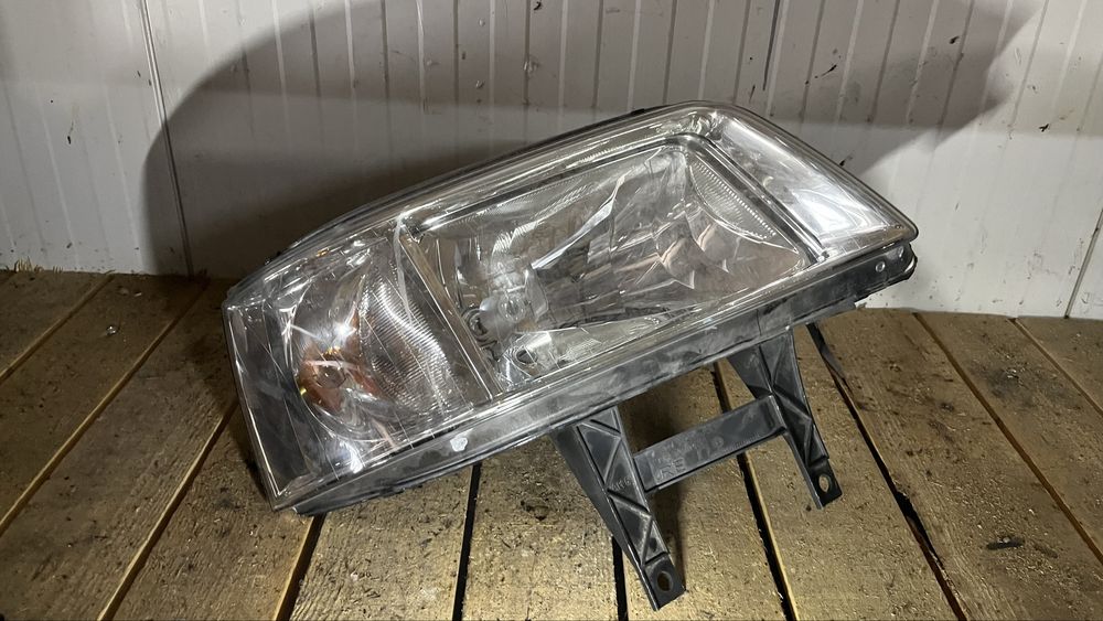 Фар VW Transporter ляв и десен