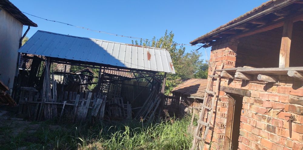 Къща с лятна кухня