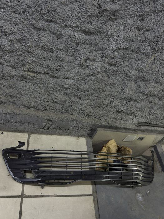 Бампер, решетка на 70 камри