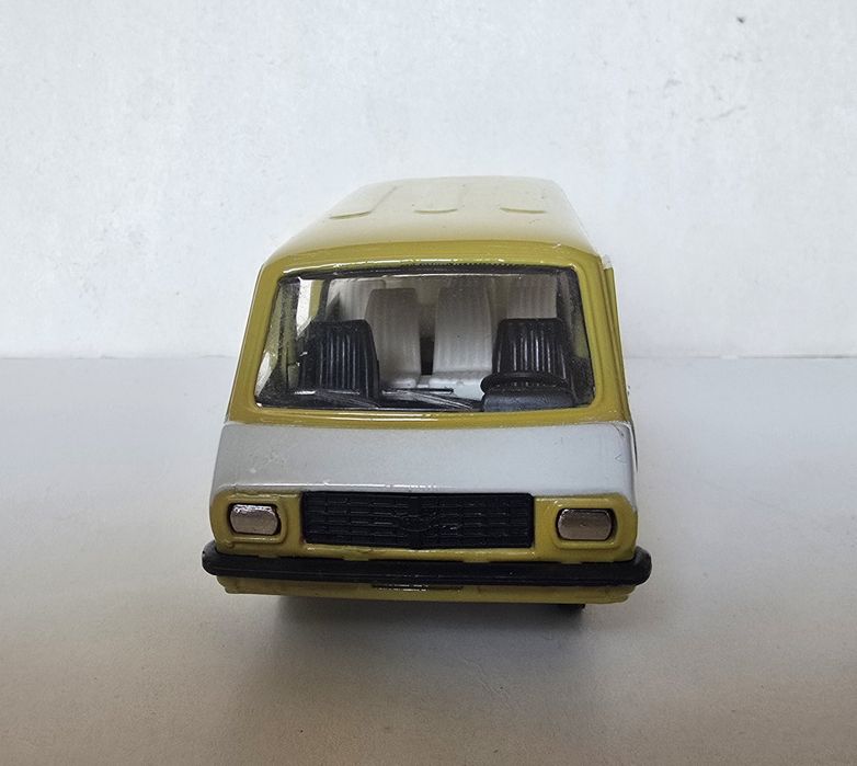 Продам модель авто Раф 2203