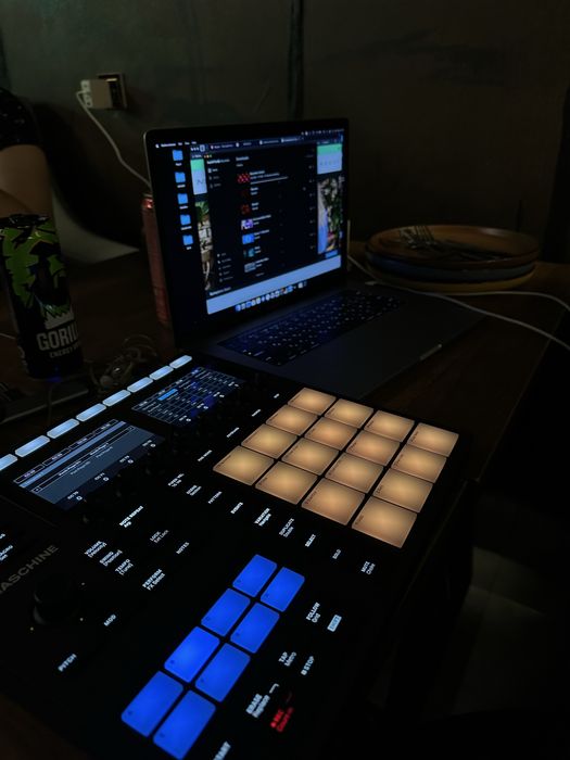 MIDI-контроллер Native Instruments Maschine MK3