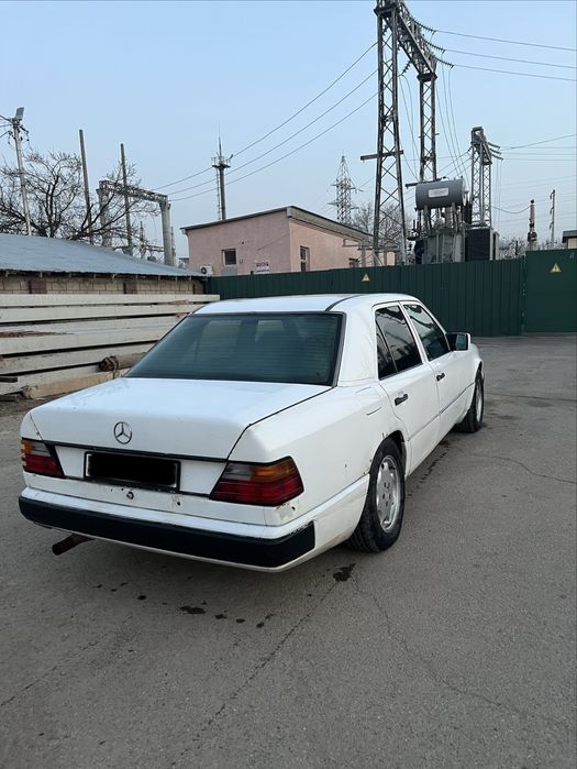 Продам машину мерседес w124