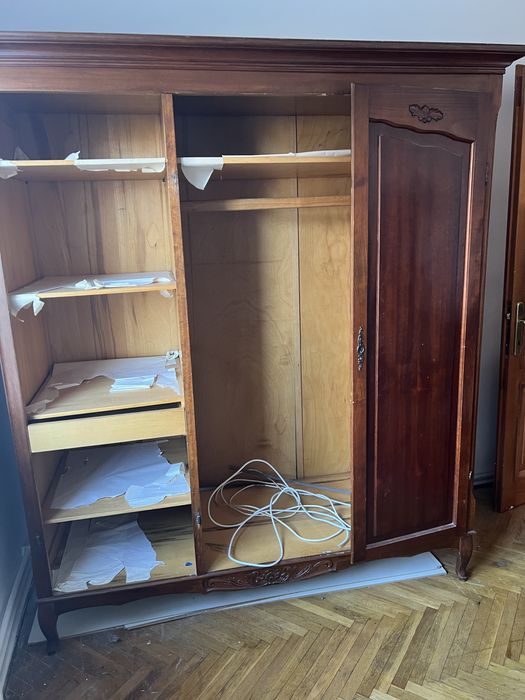 Mobilier vechi lemn masiv