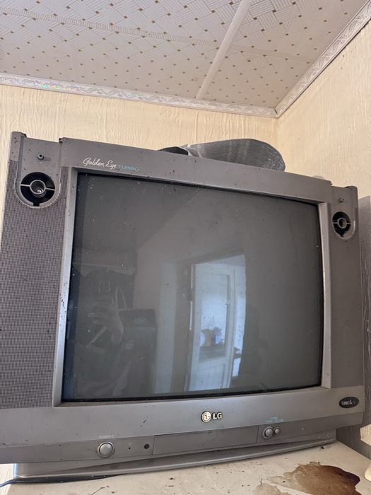 Телевизор LG в рабочем состояний,показывает.