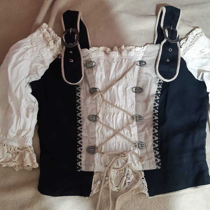 Costume bavareze vechi de dama