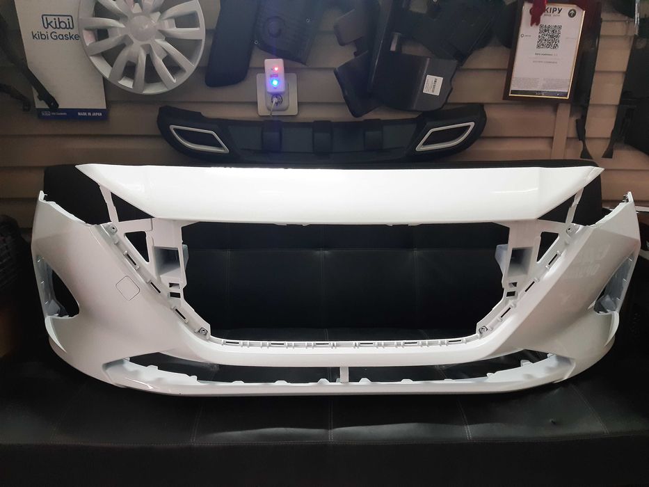 HYUNDAI ACCENT/SOLARIS Запчасти Бампер передний задний в цвет