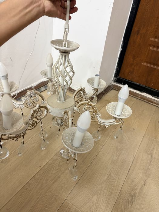 Люстра с лампочками