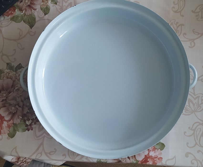 ,Руски ножове и вилици, голяма емайлирана тава