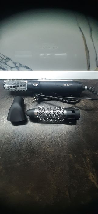 Perie da par cu aer cald