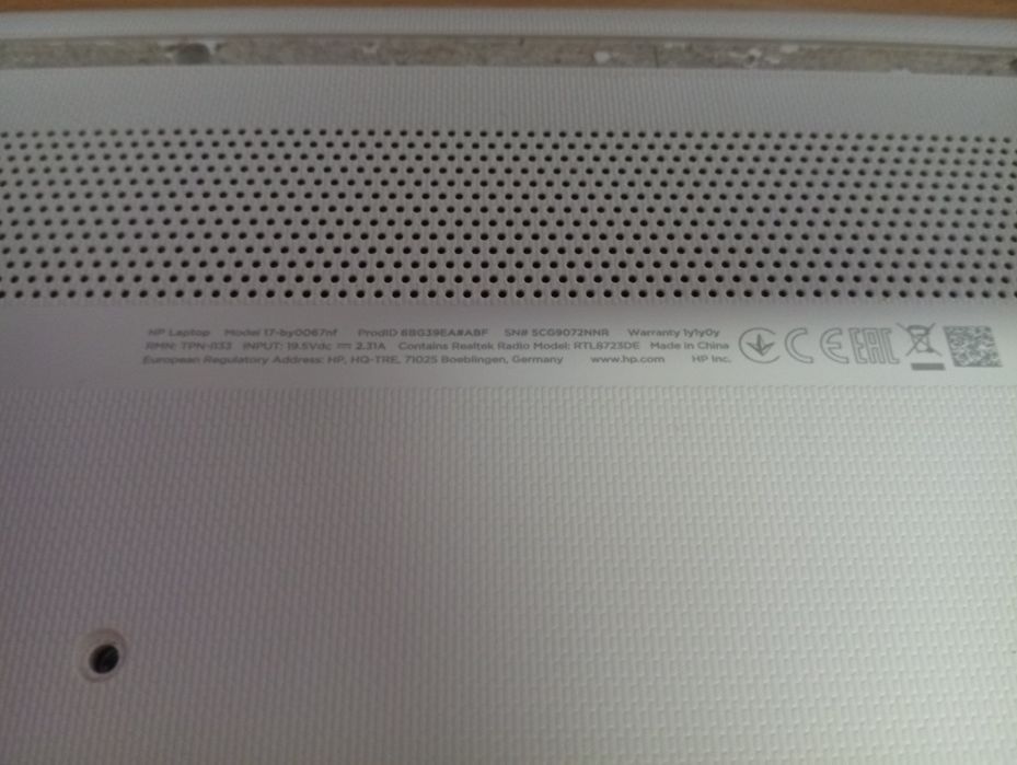 Laptop HP 17 cu mici probleme estetice dar functional