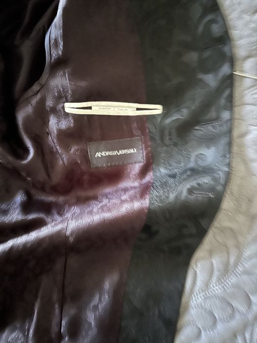Vand costum de barbati/mire foarte frumos si elegant facut pe comanda in Italia(Andrea Versali)