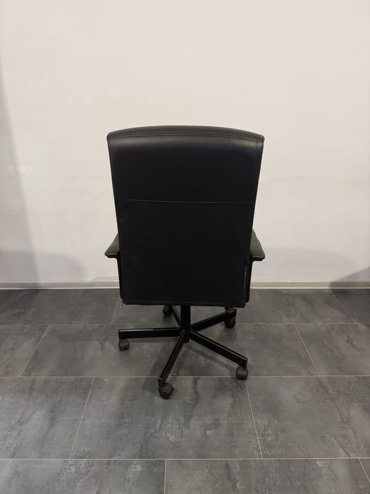 Офис стол - изкуствена кожа