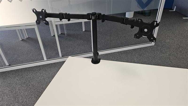 Стойка с две рамена за монитори HAMA