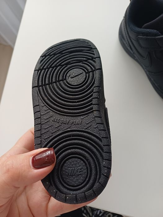 Продам детские кроссовки