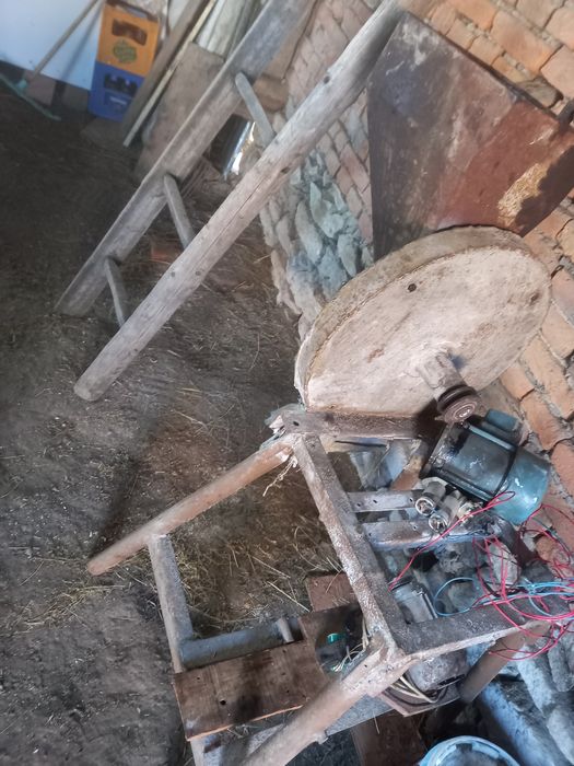 Vând moara și 2 motoare mono