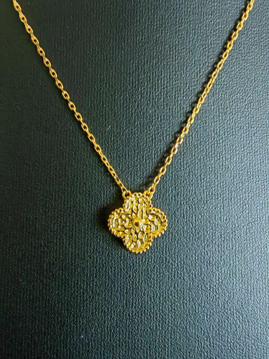 Дамско колие в бяло злато на Van Cleef & Arpels VCA Vintage Alhambra