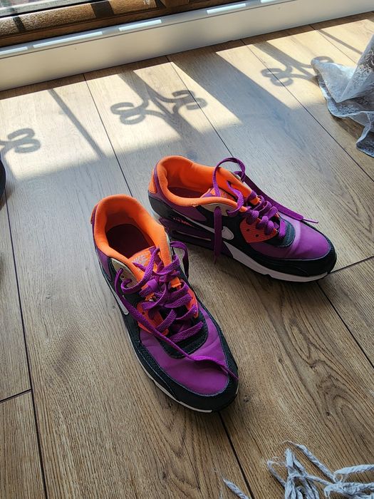 Продам оригинальные б/у кроссовки