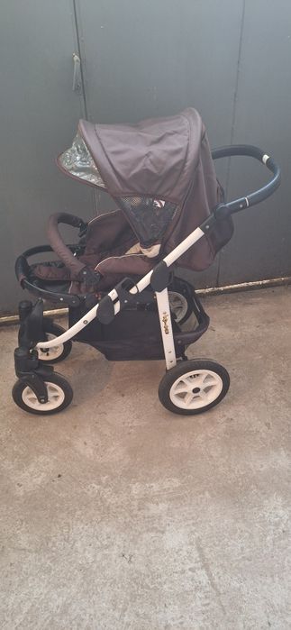 Комбинирана бебешка количка