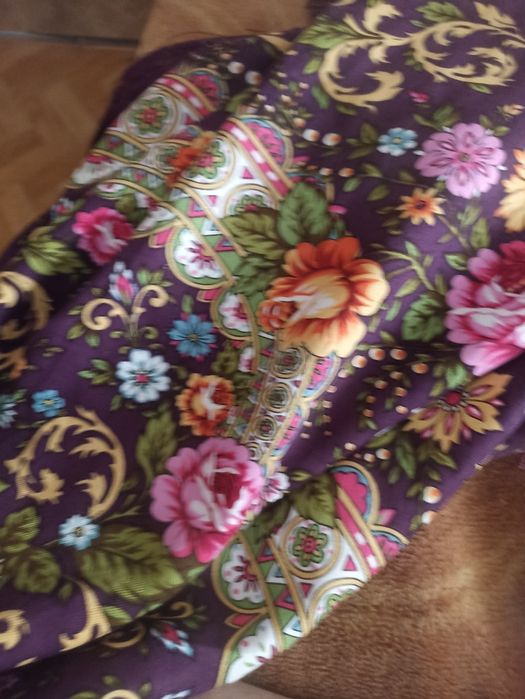 Продам платок. Очень красивый