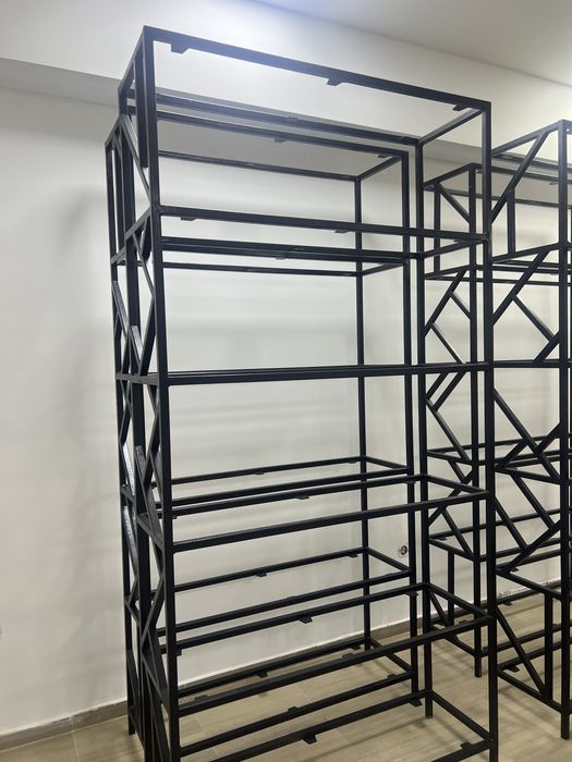 Стеллажи с полками