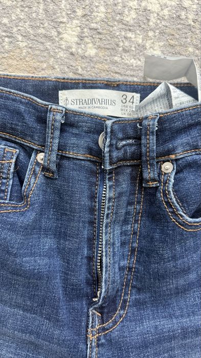 Джинсы Zara, Stradivarius