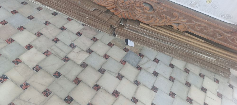 Ламинат продам в хорошем состоянии 50 квадратных метров 8 мм