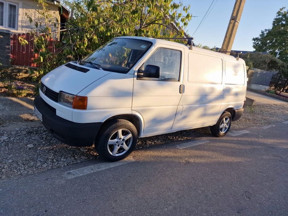 Vw transporter, an 97, motor 2400d clasic. Masina are distributie făcută, schimb ulei si filtre. Stare bună de funcționare. Se vinde doar cu fiscal.