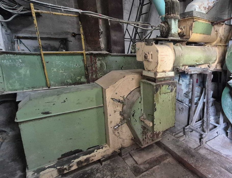 Linie completa de granulat furaje combinate - capacitate de 5 to/ora