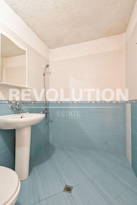 Двустаен апартамент в ж.к. Люлин 9