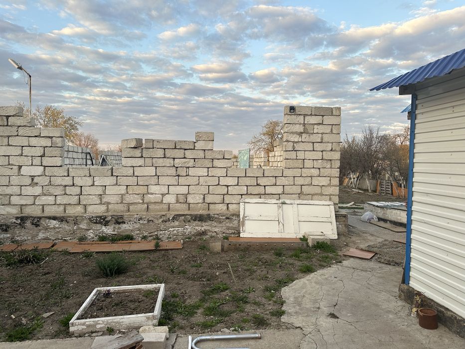 Продам дачу в районе кривого озера.