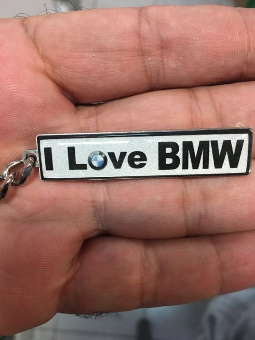 Светещ ключодържател с номер и марка на вашия автомобил