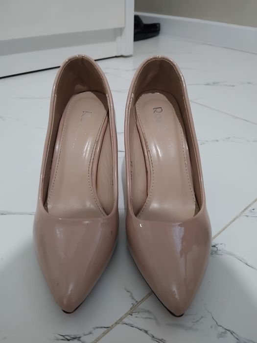 Екы туфли 1)35 2)34