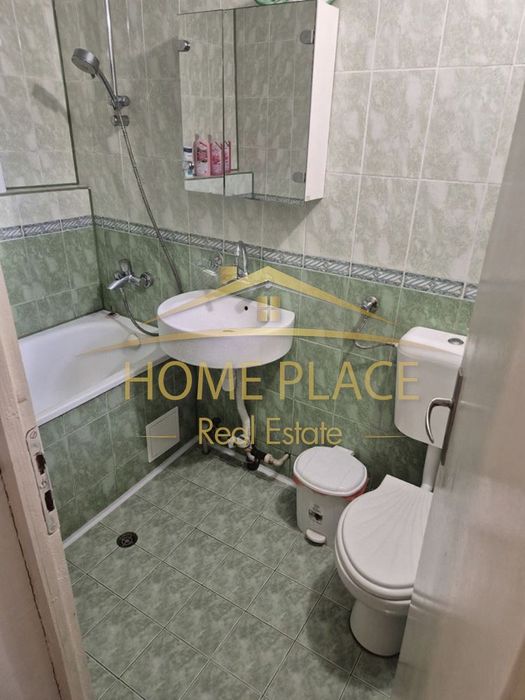 Къща с Двор в района на Погребите