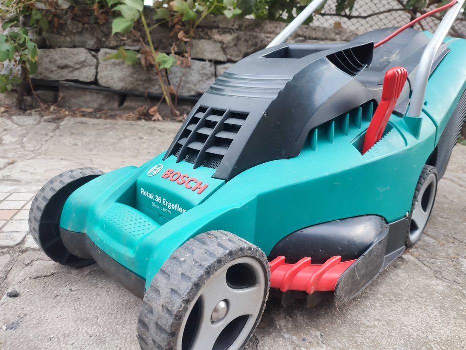 Електрическа косачка Bosch