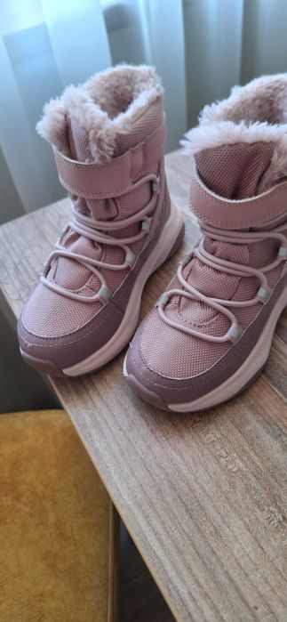 Детски боти за момиче. HM. Като нови. 26 номер.