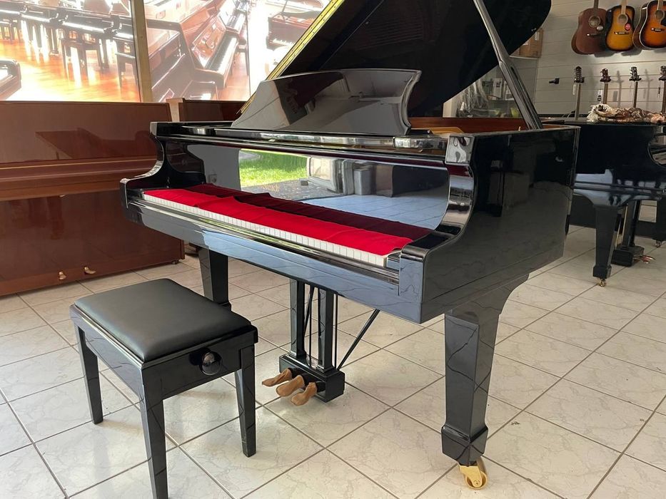 Рояль салонный. Royal