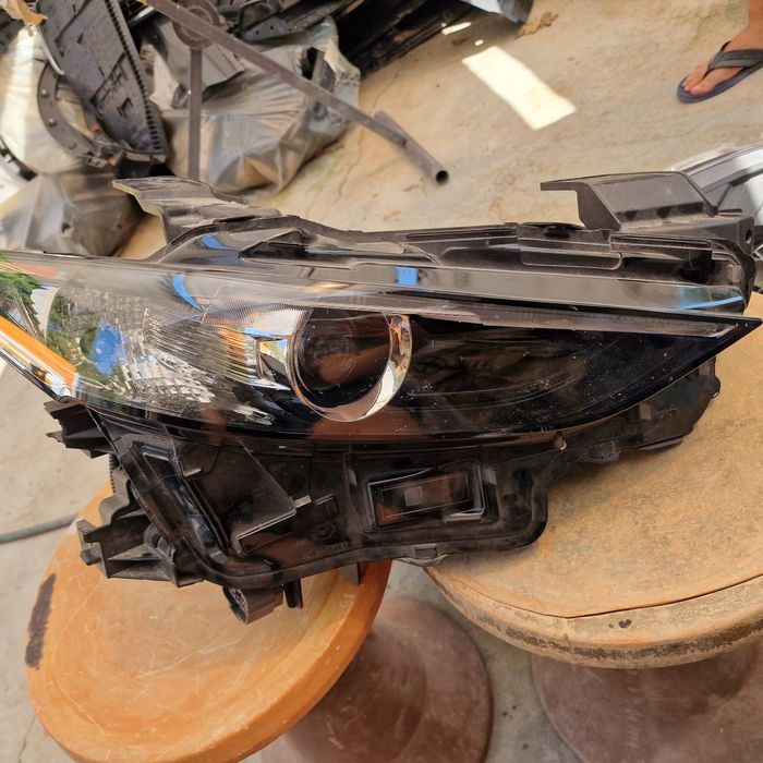 Mazda 3 десен фар 2020