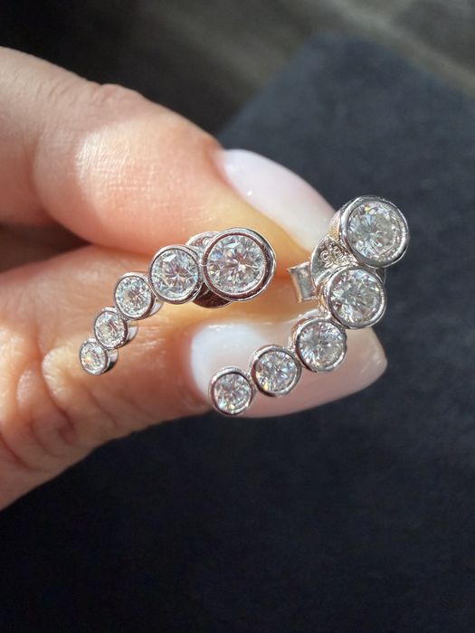 Сережки с муассанитом. Новые.
