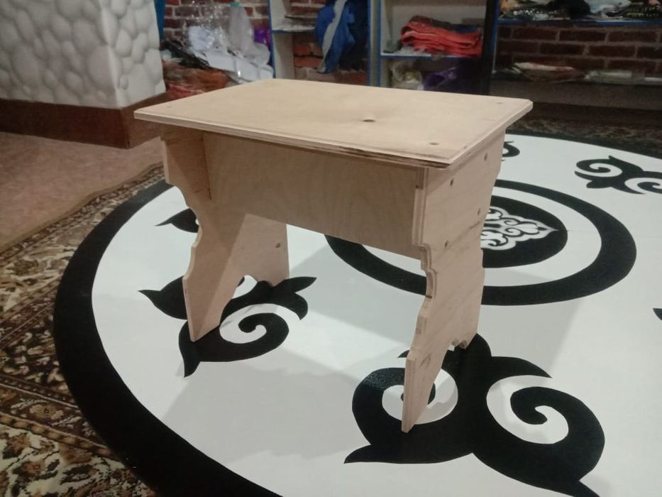 Столы круглые с национальным орнаментом