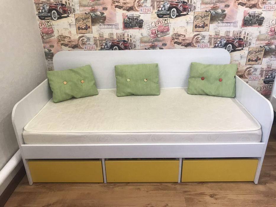 Продам детский диван-кровать.