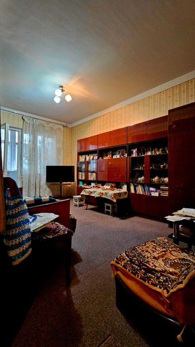 2-комнатная переделана в 3-х, улучшенная, лоджия 2х6, массив Феруза