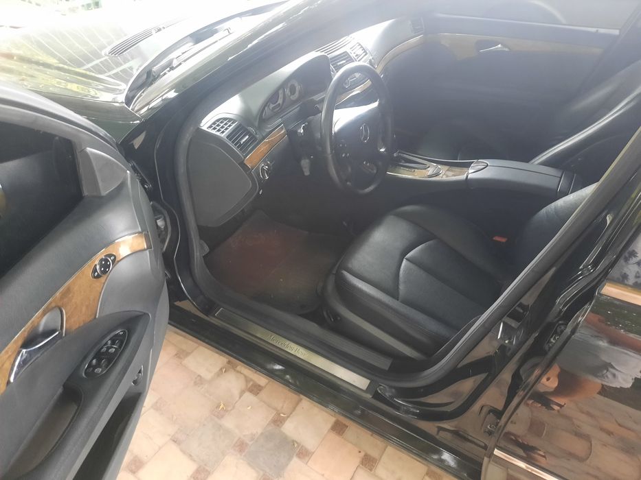 Mercedes-benz w211 e 240 год выпуска 2003
