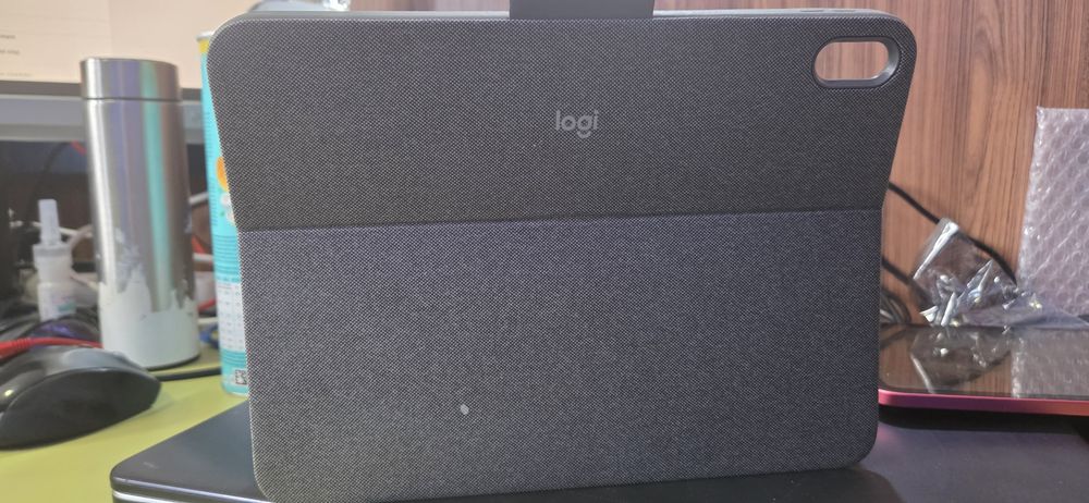 Кейс+ клавиатура Logi за Ipad a16(10th/11th gen)