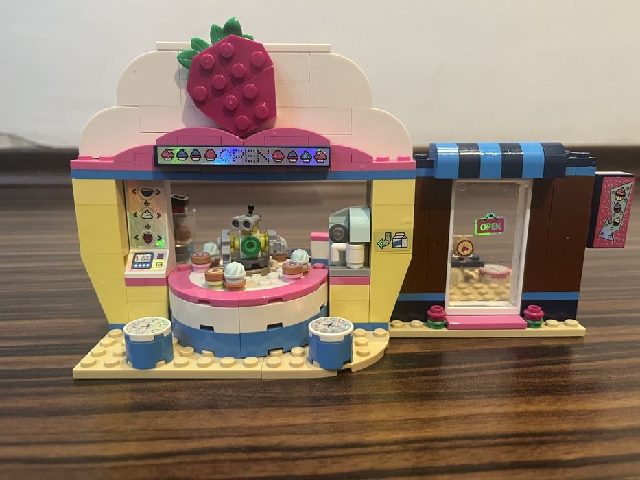 Set lego friends cafeneaua cu briose a oliviei