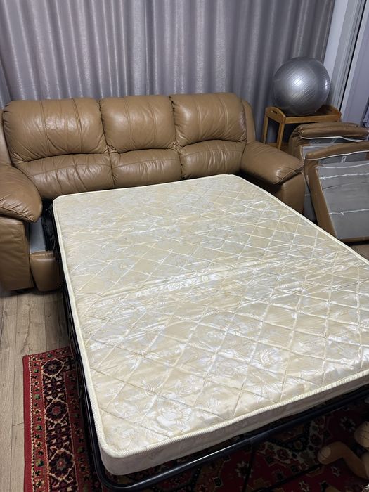 Продам кожанный диван
