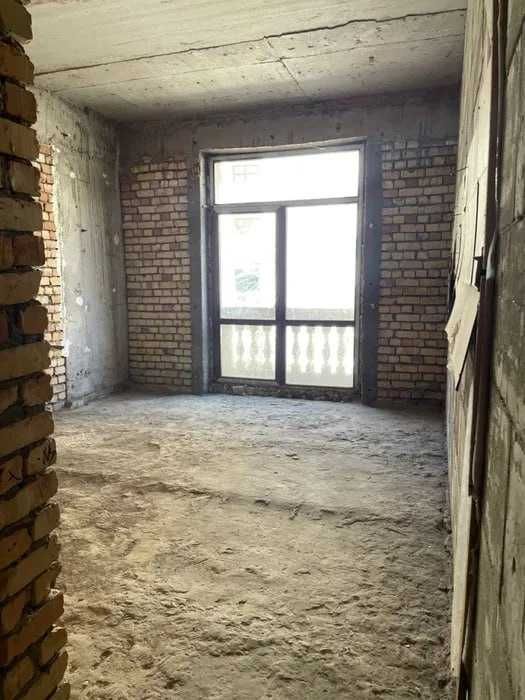 Poytaxt Gavhari коробка 100м2+20м2 терраса СРОЧНО ПРОДАЕТСЯ: Алайский