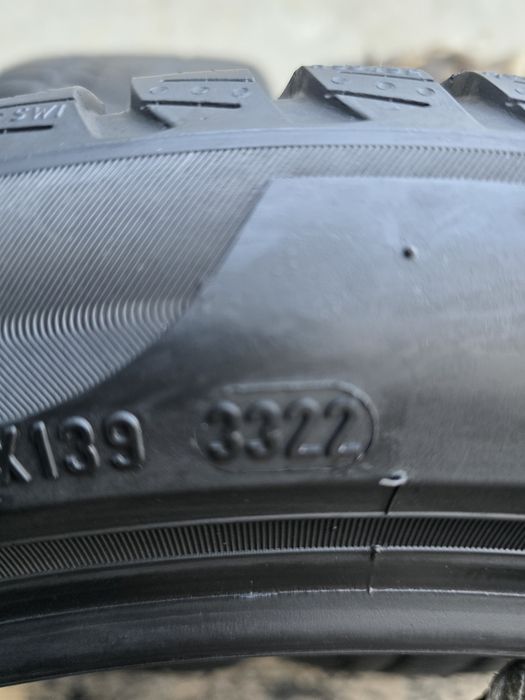 Vand  patru anvelope de iarna pirelli/ verdesrein  255 40 18 dot 2724