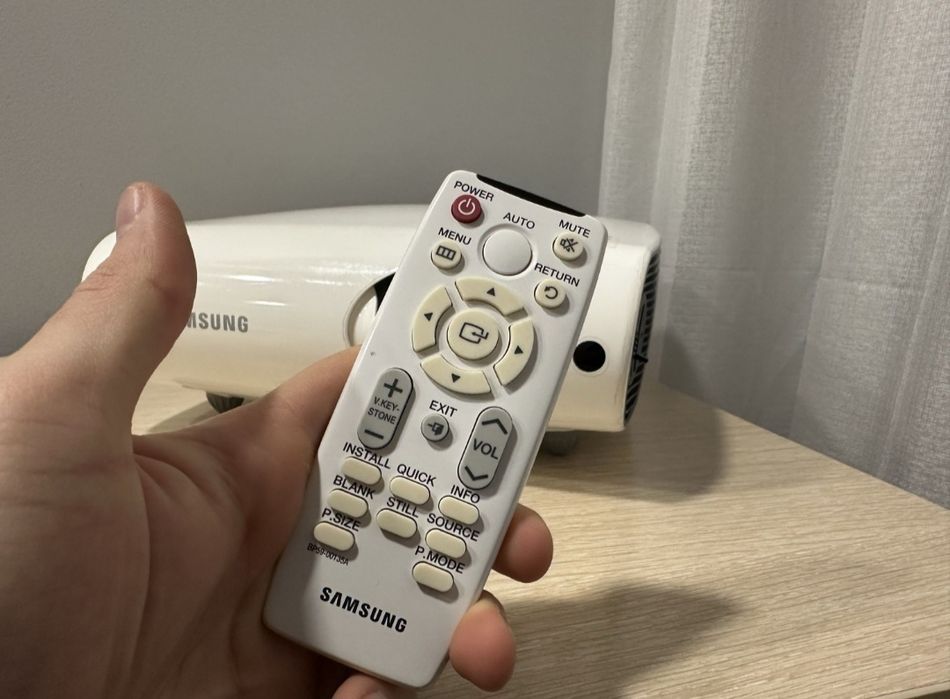 Продаем проектор Samsung