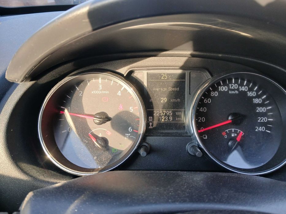 Vând Nissan Qashqai 1,6 diesel