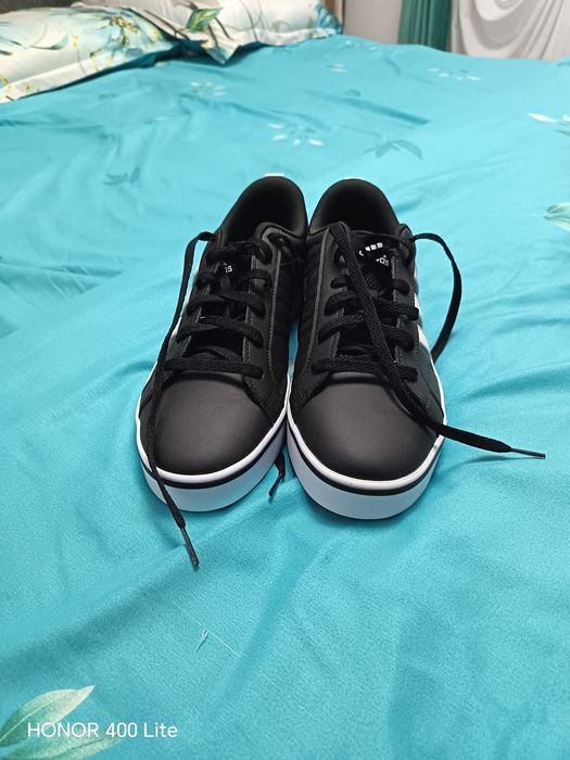Adidasi  de la Adidas